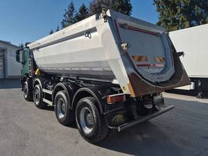 Camion Tracteur Iveco Trakker d'occasion 6x4 avec benne basculante robuste pour le transport de chantier - Product Image 4