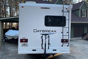 รถเชฟโรเลต เอ็กซ์เพรส 3500 ปี 2019 มือสอง รุ่น Thor Motor Coach Daybreak 22GO V8  แปลงเป็นรถบ้านแบบเต็มรูปแบบ พวงมาลัยซ้าย SUV แอร์คู่ - Product Image 4