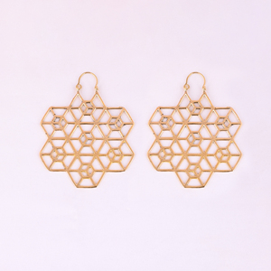Pendientes de Moda con Baño de Oro y Patrón Geométrico, Tamaño 84x65MM para Mujer - Product Image 1