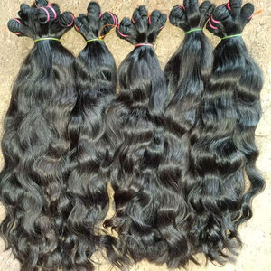 Extensions de cheveux indiens bouclés et ondulés grossiers en stock de Sushma Impex directement de l'Inde - Product Image 1
