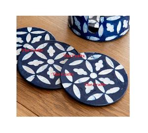 Ensemble de trois tasses en bois et sous-verres en verre avec nacre travail maison et hôtel utilisation sous-verre en bois - Product Image 1