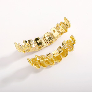 Grillz de latón chapado en oro de 18K con micro pavé de circonita 5A, diseño de ocho dientes, con barra de fijación y moldeado, para regalo de fiesta - Product Image 4
