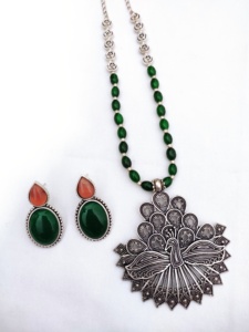 ชุดสร้อยคอจี้คุณภาพพรีเมี่ยมพร้อมต่างหูหินโมนาลิซ่าเครื่องประดับหรูหราสำหรับผู้หญิงเหมาะสำหรับงานปาร์ตี้ในช่วงเทศกาล - Product Image 3