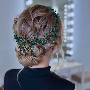 Serre-tête Bridella BHP65 en strass rouge avec fleurs élégantes - Confortable et maintien sûr pour mariages, bals de promo et événements formels - Product Image 2