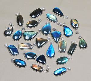 Minimalistic Handmade Labradorite <b>Pendant</b> for Women Blue Flash <b>Crystal</b> <b>Pendant</b> Unique Simple Stylish Everyday Jewelry - Product Image 5