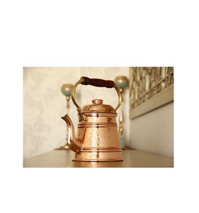 Bouilloire en cuivre de qualité supérieure avec base élégante et poignée solide conçue pour les chefs à domicile ou les utilisateurs avant-gardistes - Product Image 1