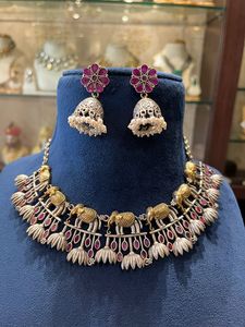 Collares de moda para mujeres y niñas Declaración elegante y collares de uso diario en diseños contemporáneos, étnicos y de fusión - Product Image 3