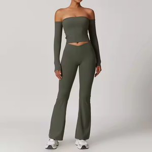 Conjunto de ropa deportiva para mujer con logotipo personalizado al por mayor, pantalones acampanados sin hombros, Tops cómodos para gimnasio, conjuntos de ropa deportiva transpirable para yoga - Product Image 2