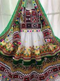 Vestido Kuchi afgano de moda modesta impresionante 2024 para mujer ropa de seda verde de Alemania/Reino Unido - Product Image 3