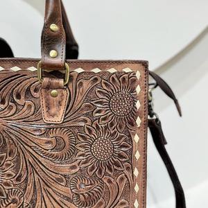 Sac de messager élégant en cuir de luxe pour femmes, fourre-tout de luxe fabriqué à la main pour dames sur mesure par l'unité d'usine - Product Image 3