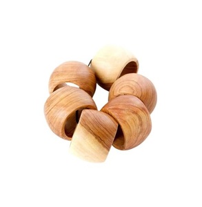 Rond de serviette en bois fait main classique parfait pour ajouter une touche traditionnelle aux tables de salle à manger de vacances - Product Image 5
