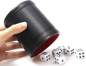 El juego de juegos de mesa Leatherette Farkle Yahtzee incluye 6 dados marrones y 1 tapa de taza de dados con Interior de terciopelo 7 piezas PU para uso en barra - Product Image 4