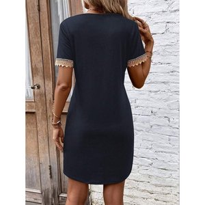 Vestido corto de viscosa con encaje y cuello en V de manga corta para mujer, 36716 - Negro - Product Image 3
