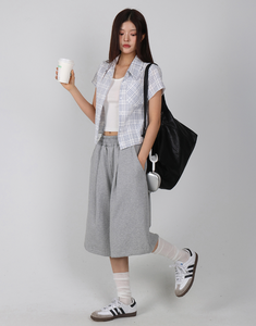 กางเกงขาสั้นเบอร์มิวดาผ้าฝ้ายหนาแบบจีบสองชั้น ยูนิเซ็กซ์ ทรงหลวม สวมใส่สบาย ไซส์ใหญ่ ผลิตในเกาหลี - Product Image 5