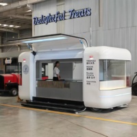 Chariot de nourriture mobile personnalisable avec congélateur et équipement commercial pour les bâtonnets de fraises enrobés de chocolat