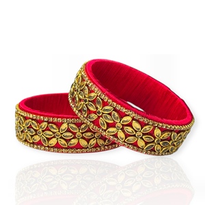 Ensemble de bracelets en métal avec fil rouge tendance, bordure en perles, plaqué or, pour mariage et occasions festives, prix de gros direct d'usine - Product Image 2