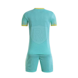 Uniforme de football léger et respirant à manches courtes, design personnalisable de haute qualité, fabriqué au Pakistan, vêtements de sport - Product Image 2