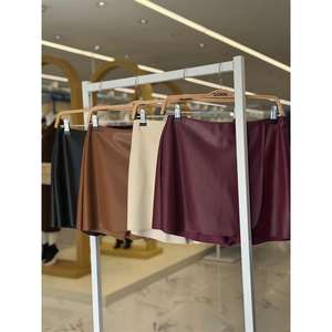 Minifalda de Cuero Satinado 4054 con Tela Brillante - Product Image 1