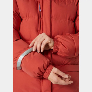 Vente en gros Parka matelassée Aurora personnalisée pour femmes Veste d'hiver matelassée rouge coquelicot en toile respirante avec cordon de serrage réglable - Product Image 6