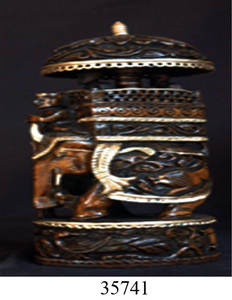 Sculpture en bois sculptée à la main d'un éléphant, Inde - Product Image 2