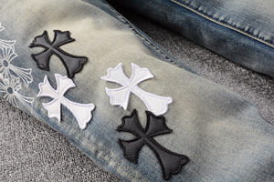 กางเกงยีนส์สลิมฟิตของผู้ชายฟอกสีอ่อนมีแถบด้านข้างพิมพ์ลายตัดกัน - Product Image 3