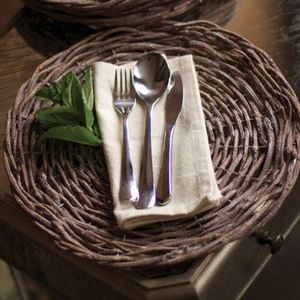 Placa de cargador de ratán rústico ecológico con patrón de plantas que agrega calidez a la decoración de la Mesa - Product Image 6