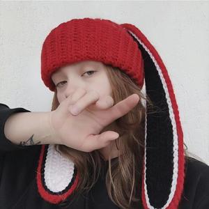 Gorro de punto de algodón cálido unisex hecho a mano con bordado, diseño de conejo de orejas grandes, estampado digital de cara linda con bloques de color, informal - Product Image 4