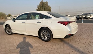 Utilisé Yota Avalon XLE 3.5L avec Sièges en Cuir Direction Gauche-Option Économique - Product Image 2