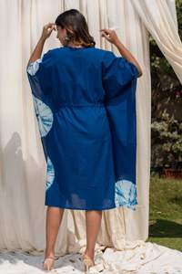 Femmes personnalisé en gros Maxi robe col en V caftan main cravate teinture impression genou longueur décontracté vêtements de plage tissu tissé naturel lavable - Product Image 3