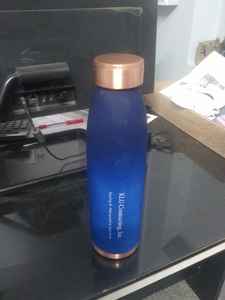 Botellas de agua de cobre utilizadas para beber botella de agua orgánica disponible al por mayor en diferentes diseños y acabados con impresión de tapa - Product Image 2