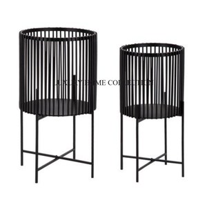 Maceta de Metal Duradera Hecha a Mano con Diseño Vintage Único para Decoración de Plantas de Interior en Hogares y Oficinas Modernas - Product Image 1