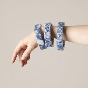 Pulsera de resina de calidad superior Diseño elegante y asequible con piedras naturales para fiestas universitarias y viajes Uso a precio al por mayor - Product Image 1