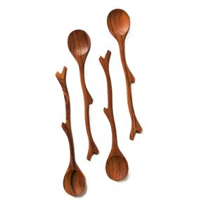 Elegante Cuchara de Madera con Mango de Rama Único, Diseño Natural, Ideal para Servir o Cocinar, Elegante y Duradera - Product Image 1