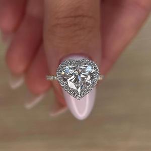 Bague de fiançailles en or blanc 18 carats à deux tons avec halo, taille cœur, 2,50 carats, couleur F, VVS2 VVS1, cultivée en laboratoire, certifiée IGI, bague de promesse - Product Image 1