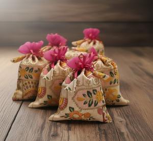 กระเป๋าผ้าไหมปักลายซาร์โดซีทำมือจากราชสถาน สำหรับงานแต่งงาน ฮัลดี ฮีน่า ซันจีต นิกาห์ โอนัม ปอนกัล  ถุงของขวัญสำหรับแจกแขก - Product Image 6