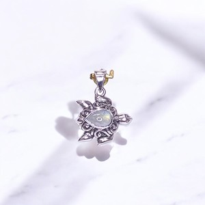 จี้รูปเต่าเงินแท้ 925 ประดับพลอยธรรมชาติหลายชนิด ได้รับการรับรองจากผู้ตรวจสอบอิสระ ตัวเลือกแบบฝังขอบรูปเต่า - Product Image 3