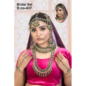 Ensemble de collier ras du cou ethnique plaqué or pour mariée, boucles d'oreilles, maang tikka, bijoux tendance faits à la main pour mariage, fiançailles, anniversaire - Product Image 1