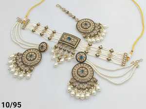 Ensemble de bijoux élégants carrés indiens traditionnels goutte et motiperle plaqué or avec boucle d'oreille et collier ras du cou Maagtika ensemble femmes - Product Image 6