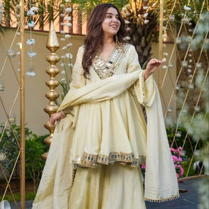 Ensemble Salwar Kritva Fashion, élégant, en soie Jari dorée Cosmos, avec bordure en dentelle à motifs miroir, dupatta pour femmes, longueur genoux, ensemble trois pièces - Product Image 1