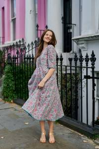 Vestido Hanne Estampado a Mano, Estilo Bohemio, Largo hasta la Pantorrilla, Floral, Gris Rosado, Informal, Ocasional, Hecho a Mano, Moda Ética, con Paneles - Product Image 3