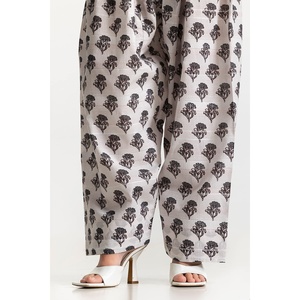 Ensemble coordonné pour femme en jacquard blanc imprimé avec décoration boutonnée - Product Image 6
