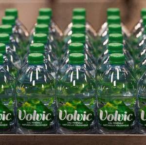 Eau aromatisée Volvic, pack de 50 ml, hydratation rafraîchissante avec infusion de fruits naturels, disponible en vrac, boisson saine - Product Image 5