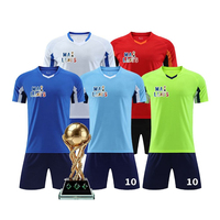 Maillots de football respirants à manches courtes, prêts à être expédiés, en stock, avec impression de logo personnalisé et numéro de joueur
