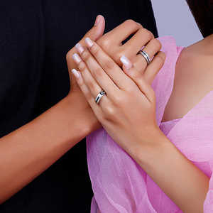 แหวนคู่รูปหัวใจสีเงินที่ทันสมัยทำจากสเตนเลสสตีลและโลหะผสมสไตล์ทางศาสนาที่ทันสมัยพร้อมการตั้งค่าแบบฝัง - Product Image 2