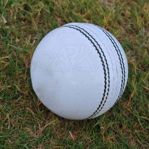 Pelota de Cricket de Alta Durabilidad, Superficie Lisa, Núcleo Resistente, Ideal para Prácticas, Partidos y Desarrollo de Habilidades - Product Image 6