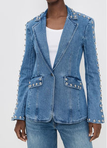 Blazer en jean bleu clair pour femme, motif uni tendance, détails cloutés argentés métalliques, manches, poches, élégant, cristal - Product Image 6