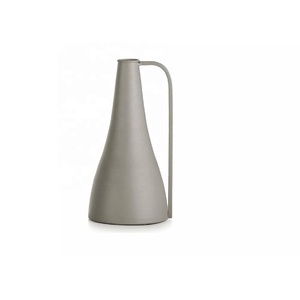 Venta caliente florero de Metal decorativo moderno con asa florero de mesa moderno de Metal jarrones de Metal hechos a mano para la decoración de la sala de estar del hogar - Product Image 3