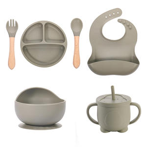 Ensemble d'alimentation pour bébé en silicone sans BPA, 6 pièces, avec bols à ventouse, assiettes, bavoirs, ustensiles et tasse pour les enfants de plus de 12 mois - Product Image 2