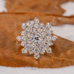 En gros Bagues de fiançailles et de mariage pour femmes plaquées or massif 14 carats avec diamant de laboratoire taille brillant flocon de neige serti à griffes par un tiers - Product Image 2
