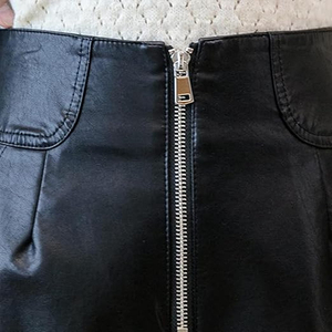 Shorts en similicuir sexy taille haute pour femmes, pantalon en PU brillant push-up pour un look chaud et amincissant, shorts pour femmes - Product Image 4